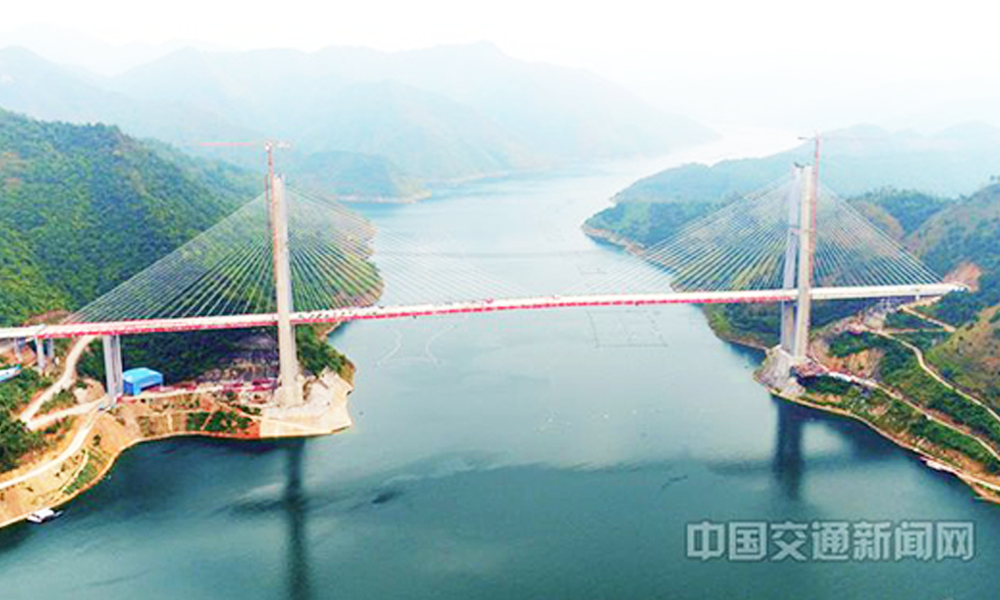 貴州惠羅高速公路紅水河特大橋順利合龍